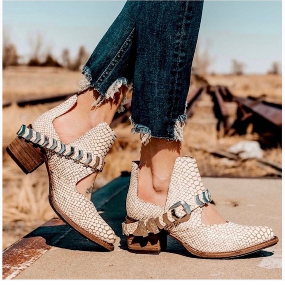 Freebird by Steven Snakeskin booties cowboy size 7 Gently Used